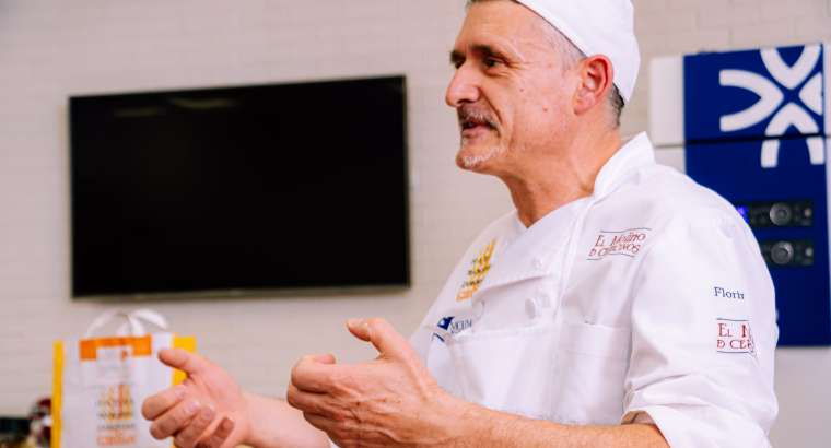 Florindo Fierro hace su demostración de panadería en López Aragón de la mano de Molinos del Duero