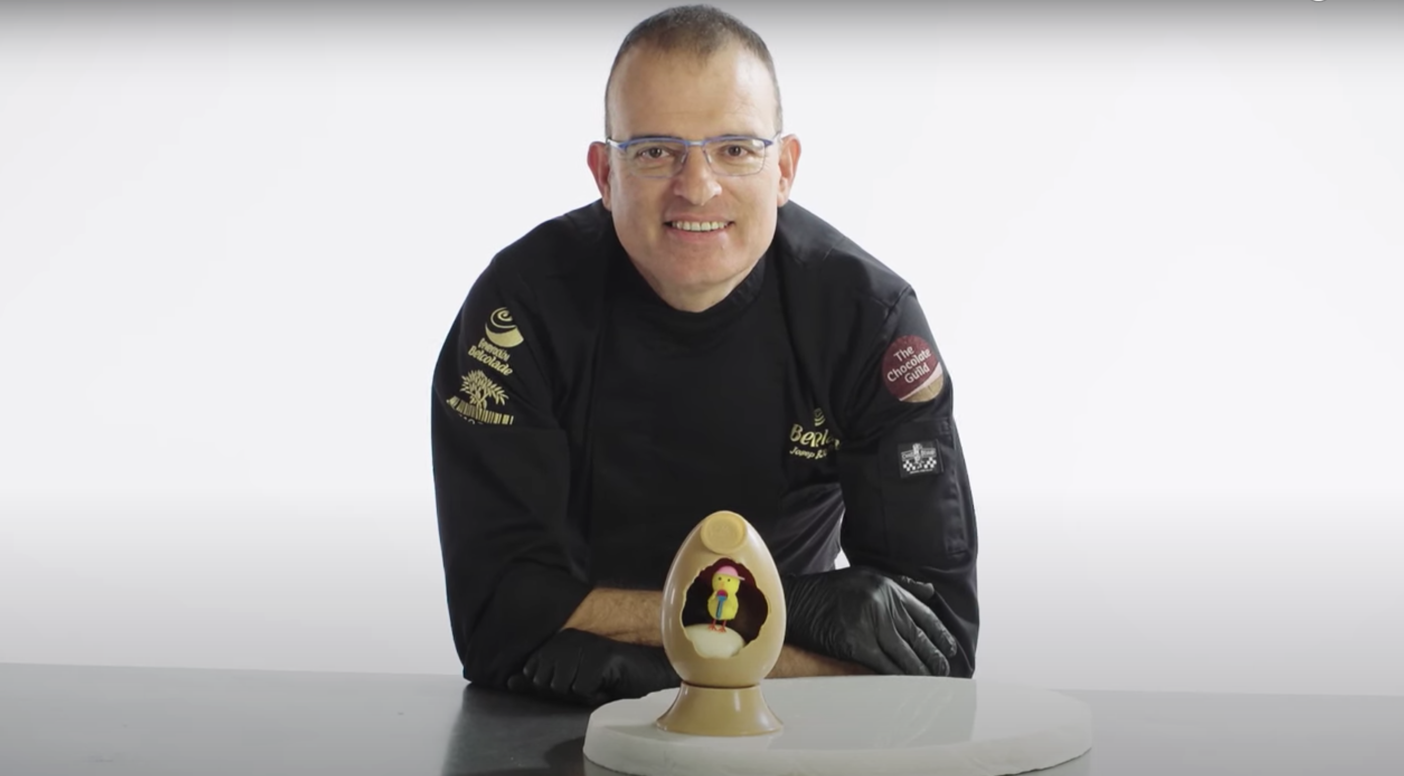 Huevos de Pascua con chocolate Belcolade