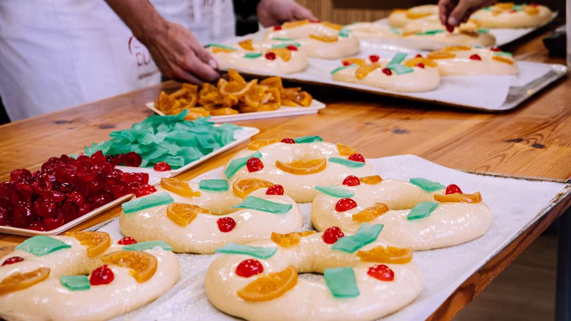 Descubre el Arte de Nuestros Roscones de Reyes en el Taller de Repostería de nuestro aula