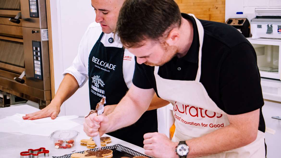 Taller de postres navideños en el Aula López Aragón: una experiencia única con Bernardo Guzmán y Puratos